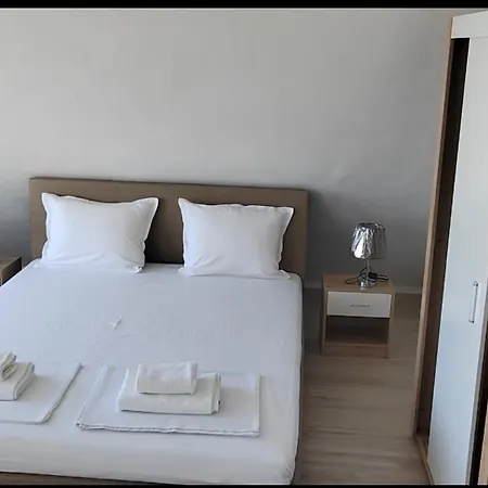 Aria Hotel 2*
